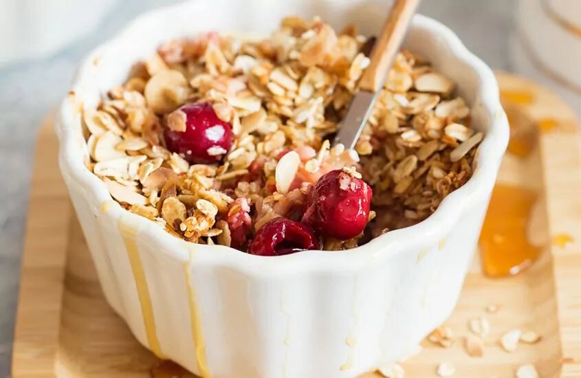 Bowl of cranberry fruit crumble 
