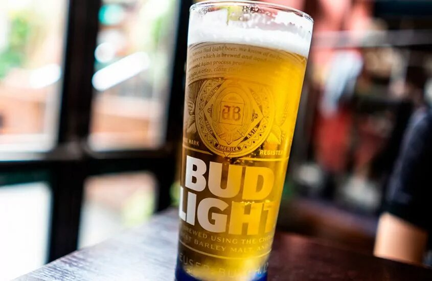 Beer glass with the words Bud Light written on it 